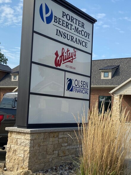 102 N 1st St, Eldridge, IA à louer - Photo de l’immeuble – Image 2 sur 2