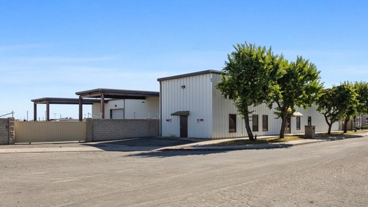 6309 Seven Seas Ave, Bakersfield, CA à louer Photo de l’immeuble– Image 1 sur 27