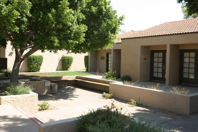 2101 E Broadway Rd, Tempe, AZ à louer Photo de l’immeuble– Image 1 sur 5