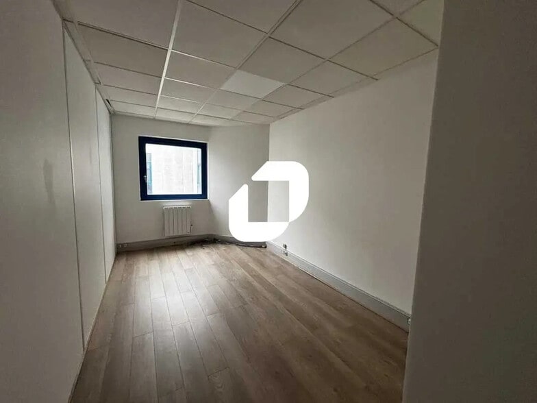 Bureau dans Lisses à louer - Photo de l’immeuble – Image 2 sur 12