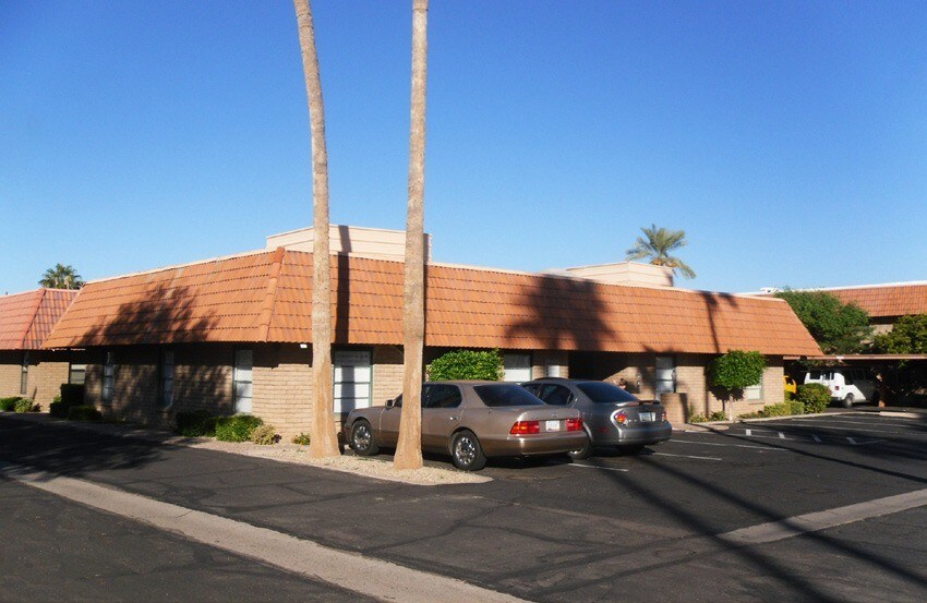 1730 S Jentilly Ln, Tempe, AZ à louer - Photo de l’immeuble – Image 1 sur 2