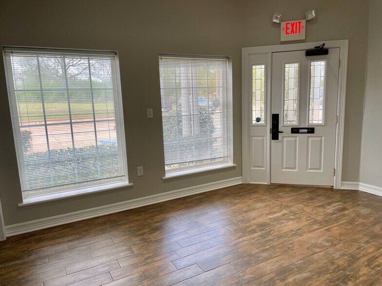 613 Russell Blvd, Nacogdoches, TX à louer - Photo de l’immeuble – Image 2 sur 19