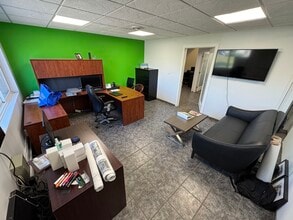 10335 95th St NW, Edmonton, AB à louer Photo intérieure– Image 2 sur 9