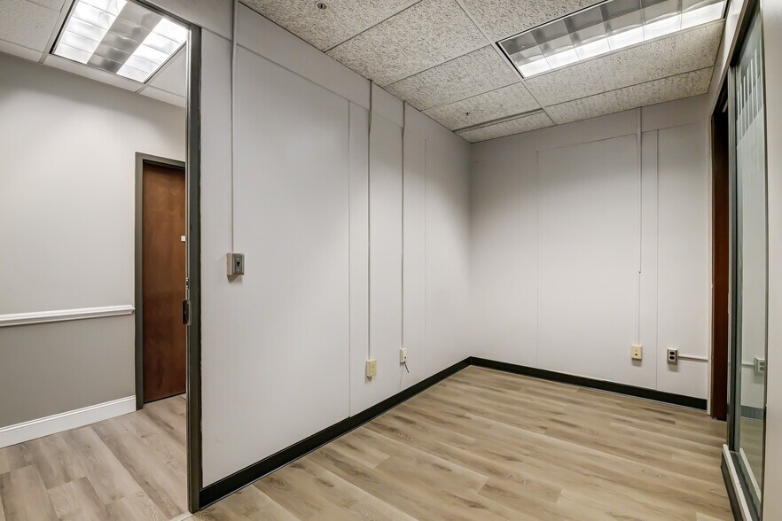 9700 Research Dr, Charlotte, NC à louer - Photo intérieure – Image 3 sur 19