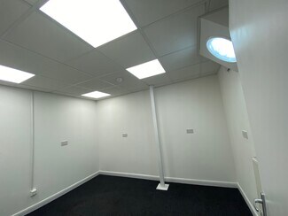 Plus de détails pour 12 Deer Park Rd, Londres - Local d'activités, Industriel/Logistique à louer