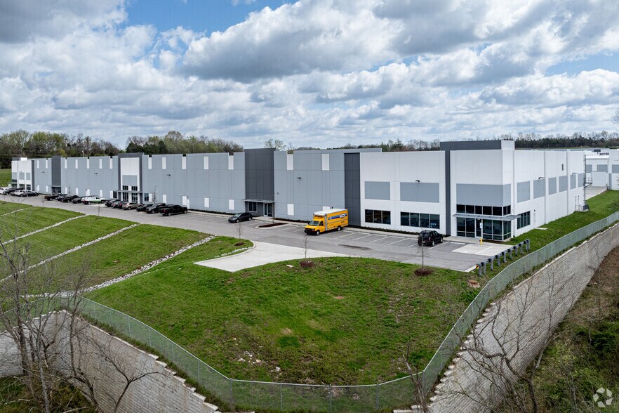 25 Genesco Pky, Lebanon, TN à louer - Photo de l’immeuble – Image 3 sur 7