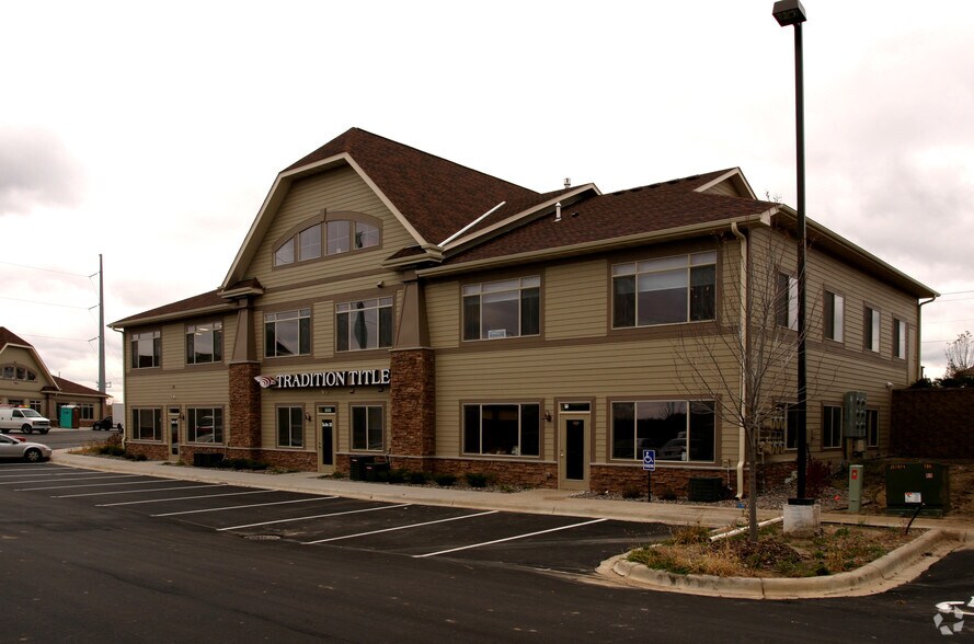 7955 Stone Creek Dr, Chanhassen, MN à vendre - Photo de l’immeuble – Image 2 sur 16