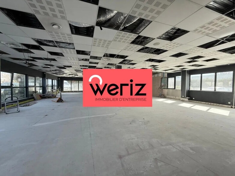 Local d’activités dans Éguilles à louer - Photo de l’immeuble – Image 2 sur 6