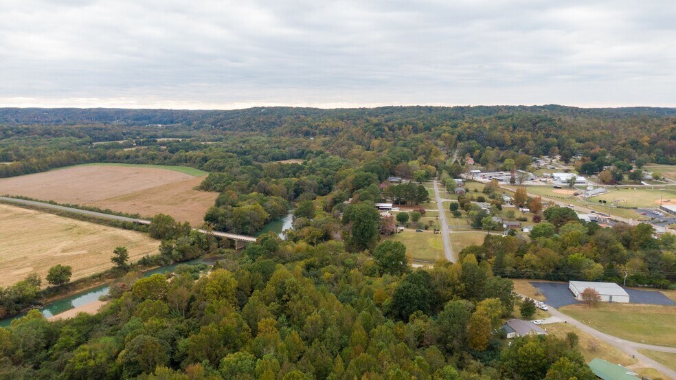103 Hadley cir, Linden, TN à vendre - Photo de l’immeuble – Image 3 sur 5