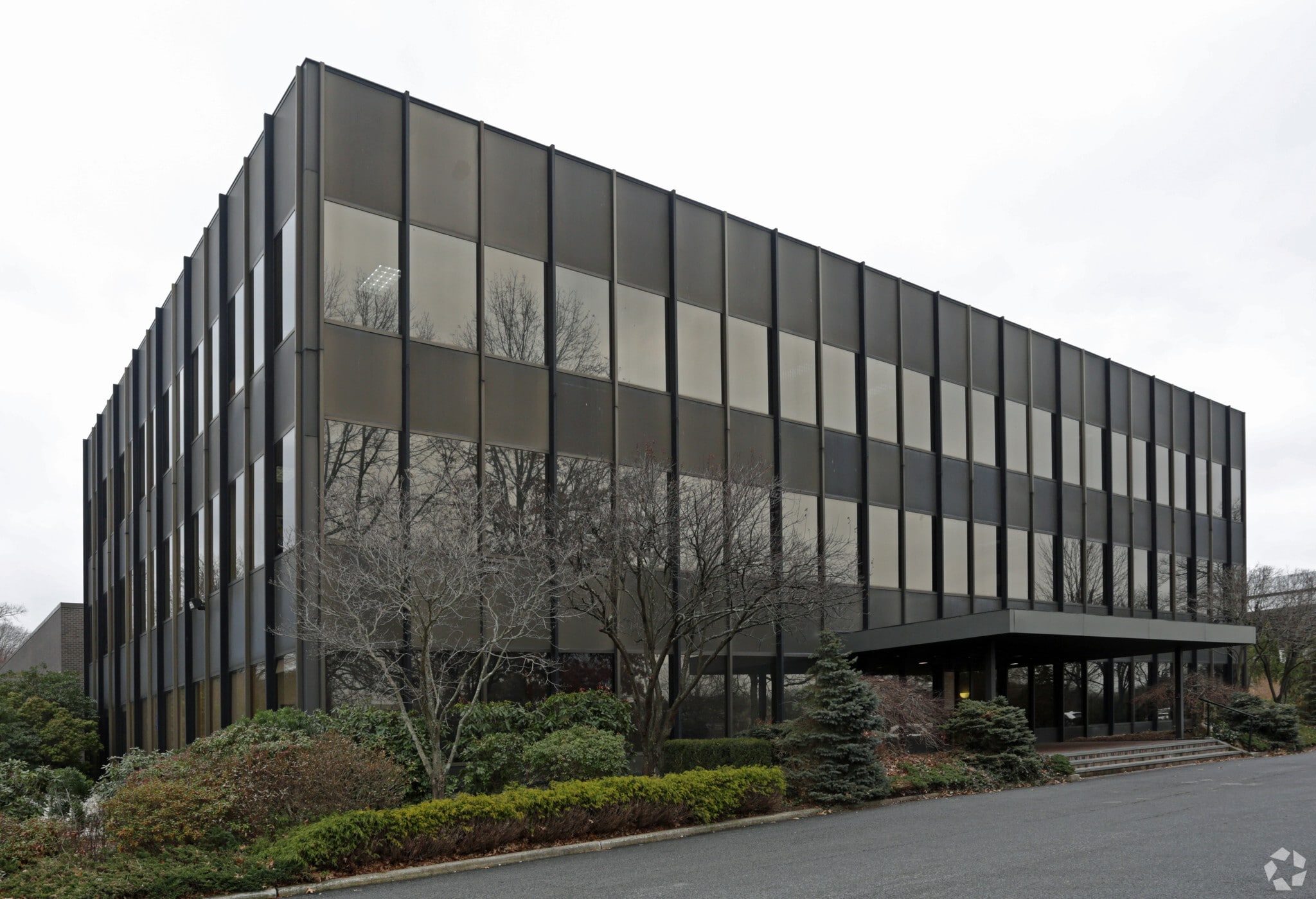 420 Columbus Ave, Valhalla, NY à louer Photo principale– Image 1 sur 30