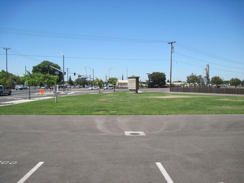 Hawkeye Ave, Turlock, CA à louer - Photo de l’immeuble – Image 3 sur 7