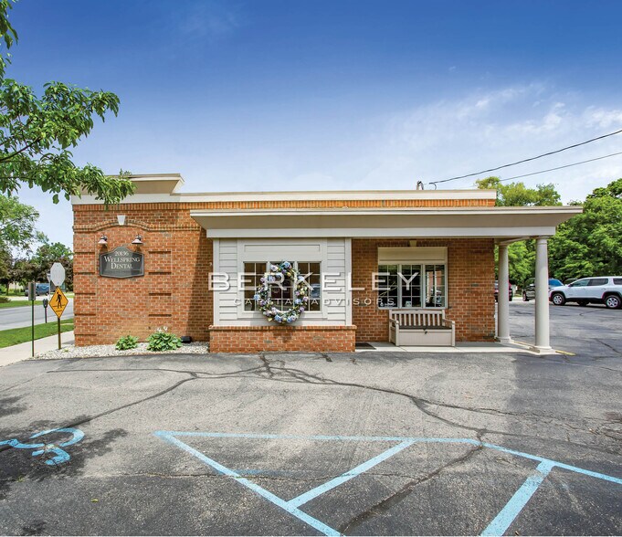20136 Mack Ave, Grosse Pointe Woods, MI à louer - Photo de l’immeuble – Image 3 sur 9