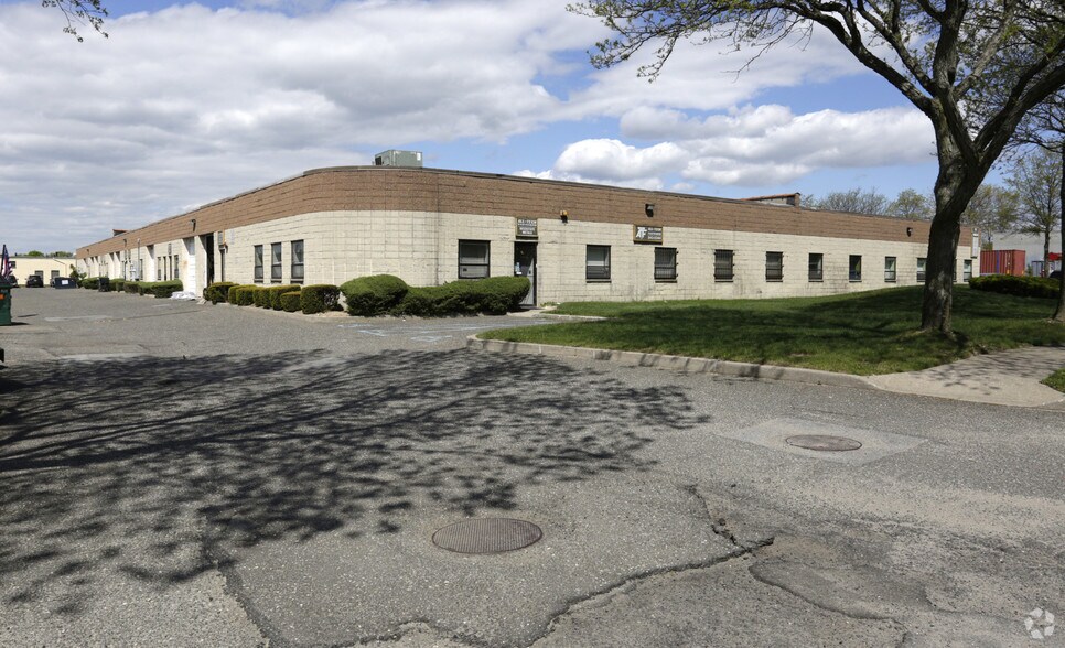 66 S 2nd St, Bay Shore, NY à louer - Photo de l’immeuble – Image 2 sur 5