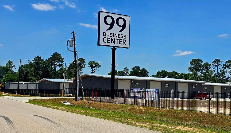 19021 McKenzie Ln, Porter, TX à louer - Photo de l’immeuble – Image 2 sur 14