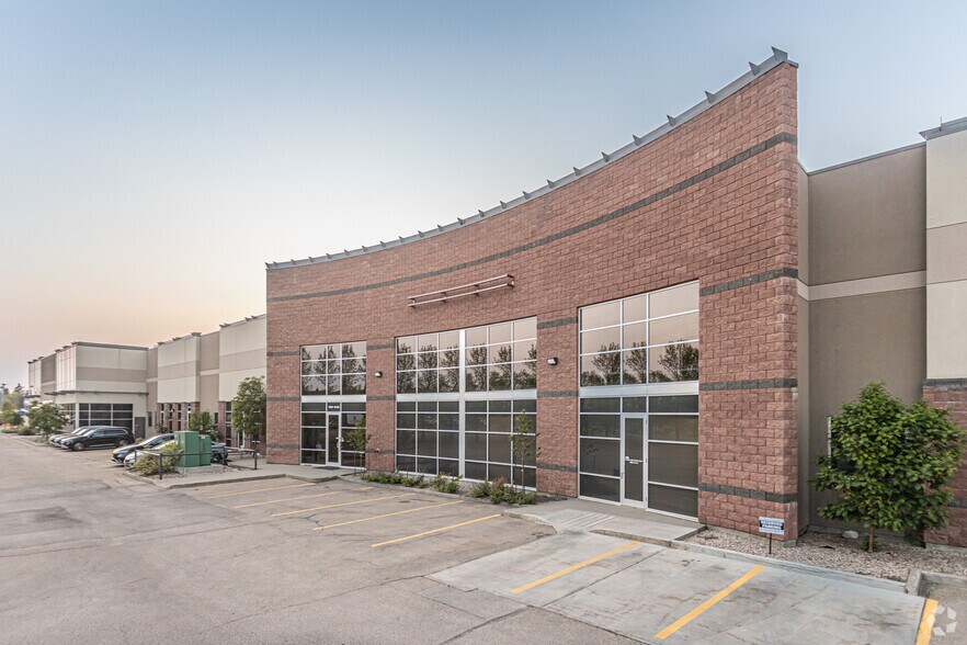 17408-17520 111 Av NW, Edmonton, AB à louer - Photo de l’immeuble – Image 1 sur 8