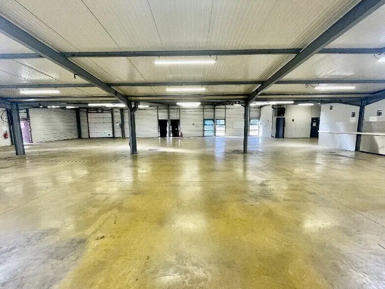 Local d'activités dans Martin-Église à vendre - Photo de l’immeuble – Image 2 sur 14