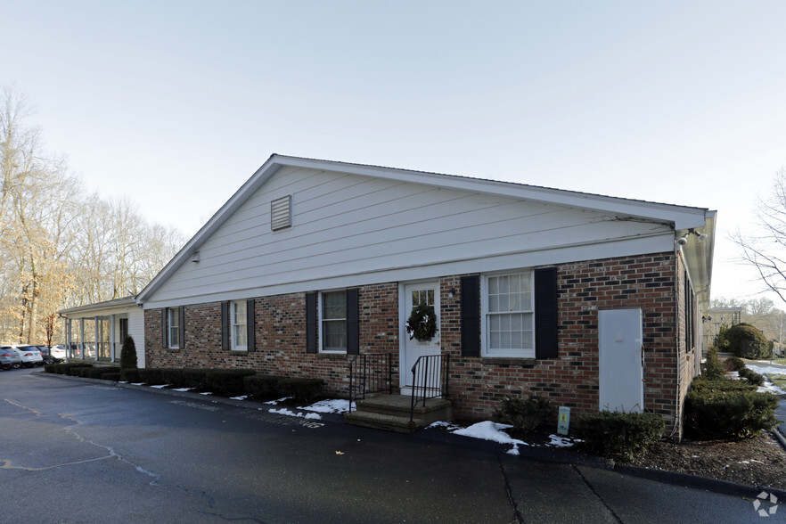 172 Mount Pleasant Rd, Newtown, CT à louer - Photo de l’immeuble – Image 3 sur 8