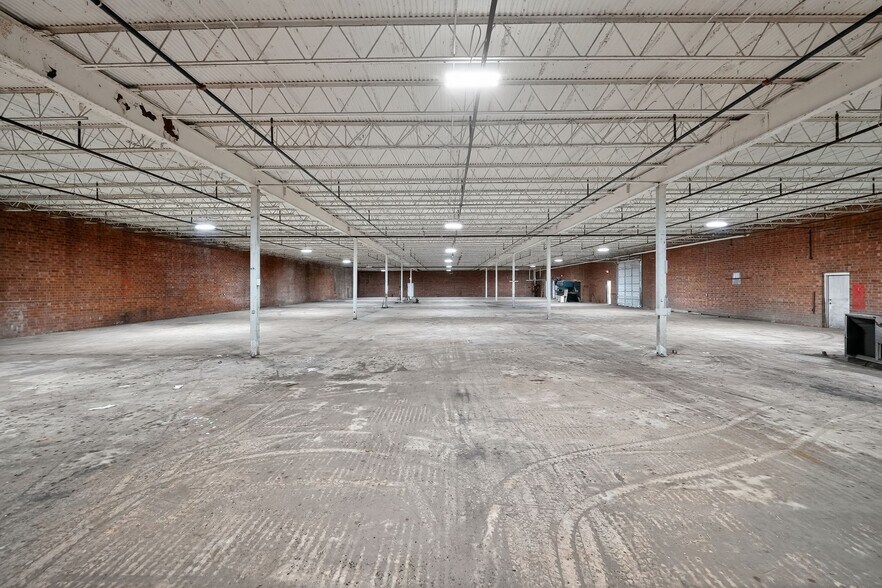 2429 Ashford Cir, High Point, NC à vendre - Photo de l’immeuble – Image 2 sur 5