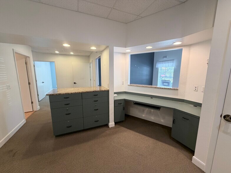 42 Barkley Cir, Fort Myers, FL à louer - Photo de l’immeuble – Image 3 sur 12