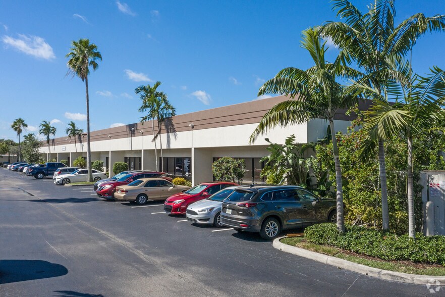 5400 S University Dr, Davie, FL à vendre - Photo de l’immeuble – Image 3 sur 7