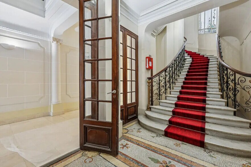 62 Rue De Caumartin, Paris à louer - Photo de l’immeuble – Image 3 sur 18