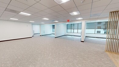 80 SW 8th St, Miami, FL à louer Photo intérieure– Image 2 sur 7