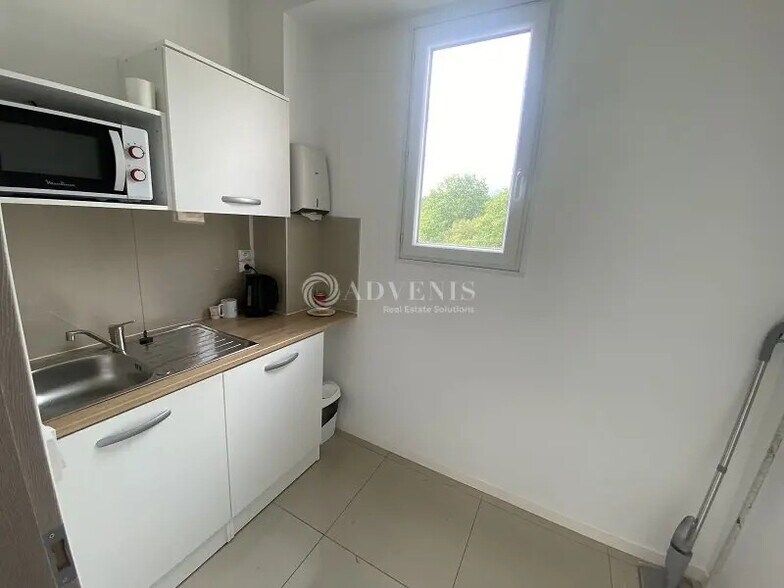 Bureau dans Les Essarts-le-Roi à louer - Photo de l’immeuble – Image 3 sur 5