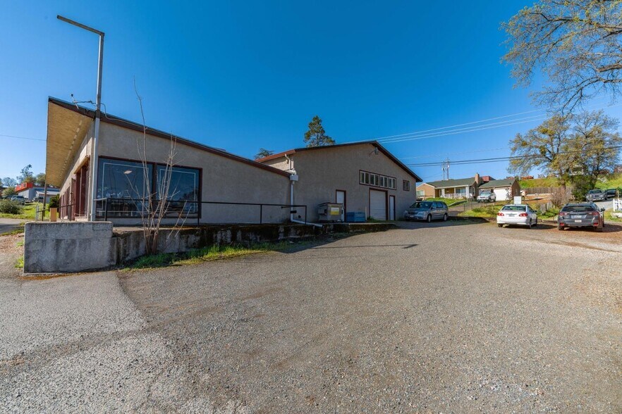 612 E Saint Charles St, San Andreas, CA à vendre - Photo de l’immeuble – Image 2 sur 9
