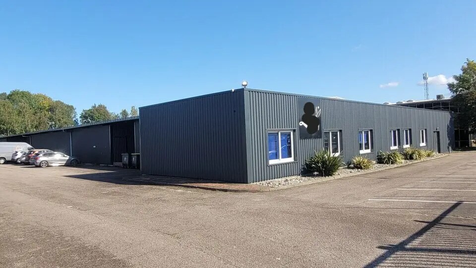 Local d’activités dans Maromme à louer - Photo de l’immeuble – Image 1 sur 14