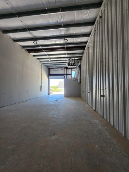 14535 Lake Business Dr, Conroe, TX à louer - Photo de l’immeuble – Image 3 sur 5