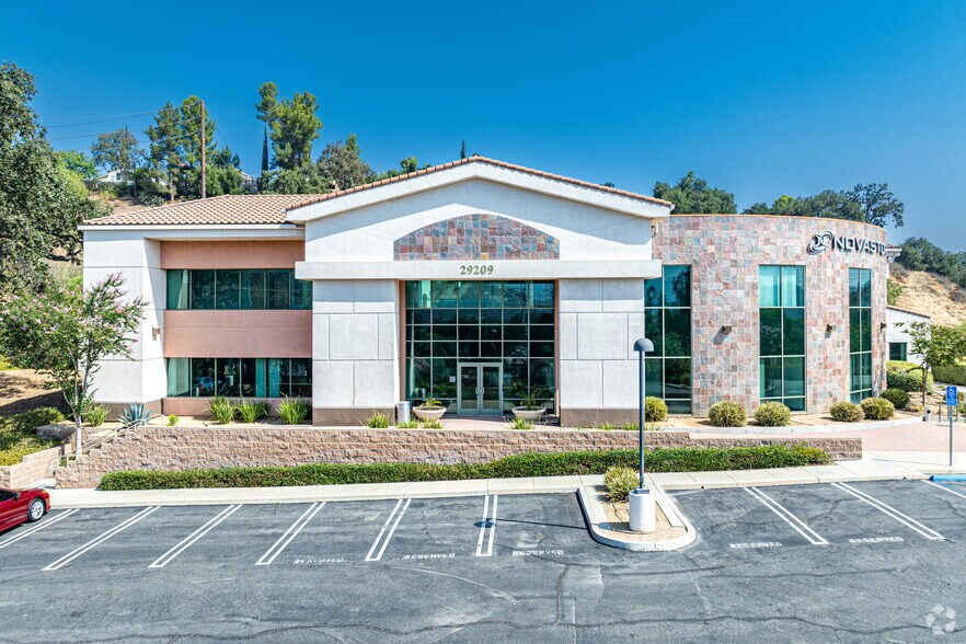 29209 Canwood St, Agoura Hills, CA à vendre - Photo de l’immeuble – Image 2 sur 4