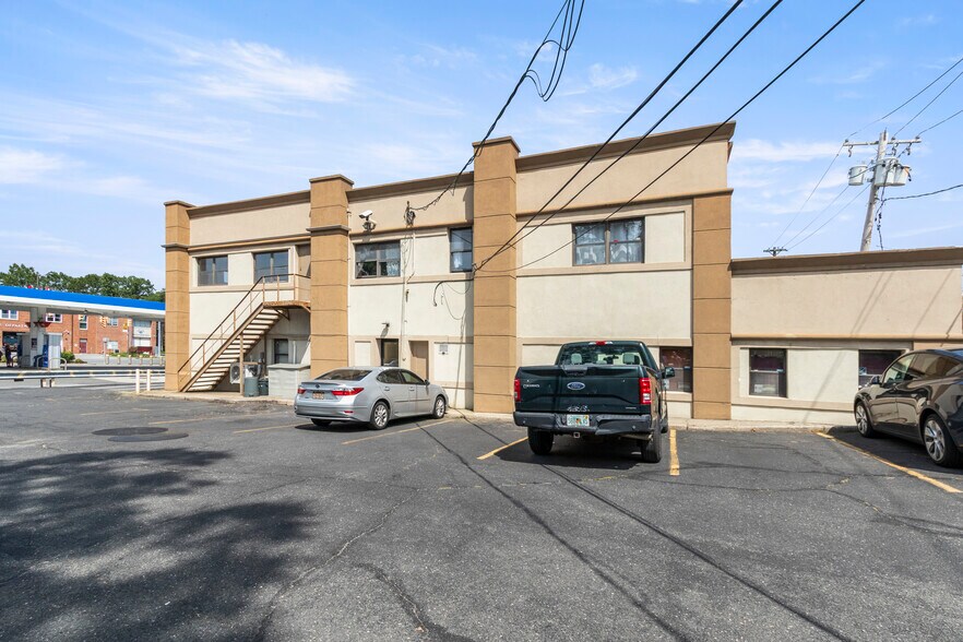29 Glen Cove Ave, Glen Cove, NY à louer - Photo de l’immeuble – Image 2 sur 5