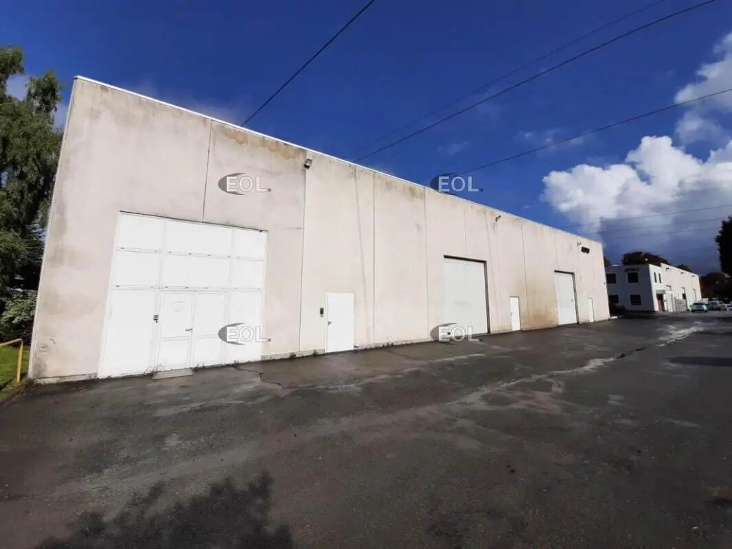 Local d’activités dans Vert à louer Photo de l’immeuble– Image 1 sur 10