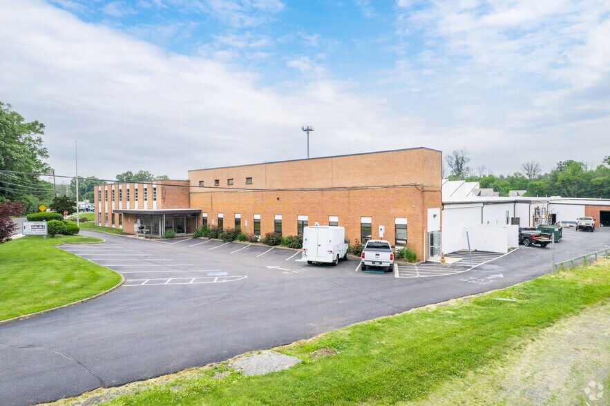 31 Oak Ave, Chalfont, PA à louer - Photo de l’immeuble – Image 2 sur 2