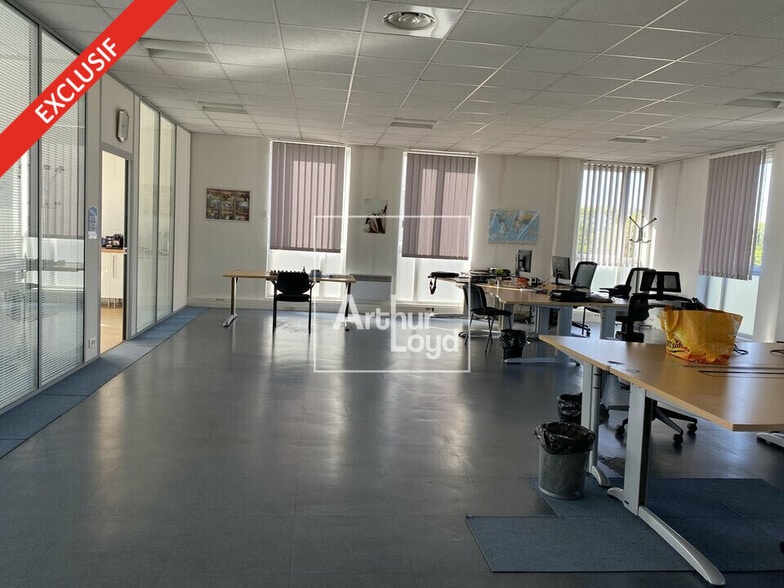 Bureau dans Lieusaint à louer - Photo intérieure – Image 2 sur 4