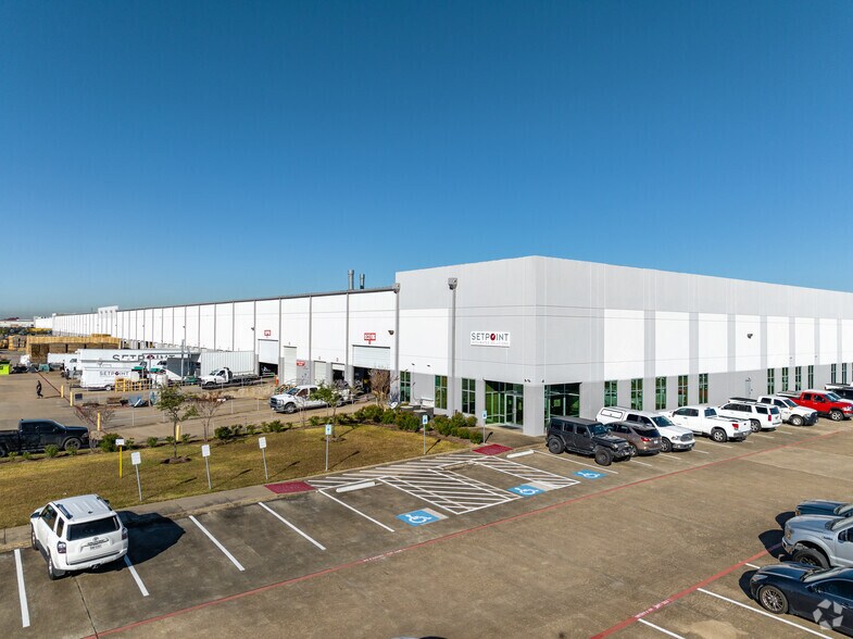 10051 Porter Rd, La Porte, TX à louer - Photo de l’immeuble – Image 1 sur 16