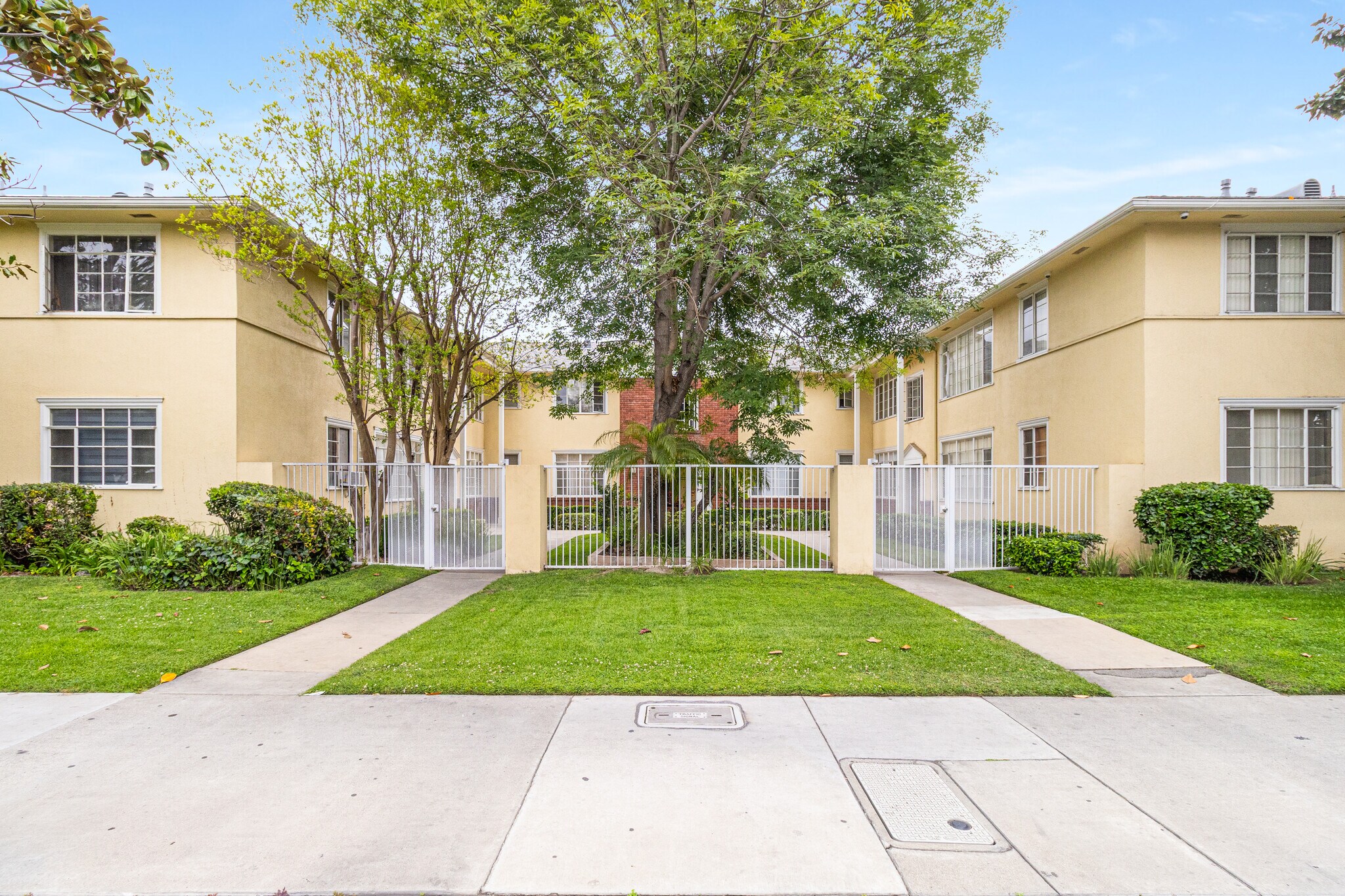 1601 N Flower St, Santa Ana, CA à vendre Photo principale– Image 1 sur 9