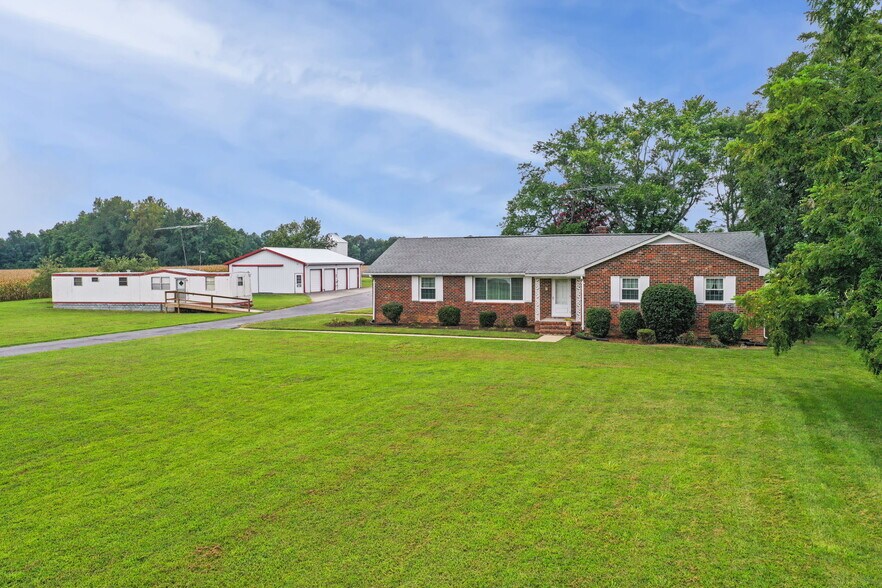 79 Gardys Mill Rd, Callao, VA à vendre - Photo de l’immeuble – Image 2 sur 22
