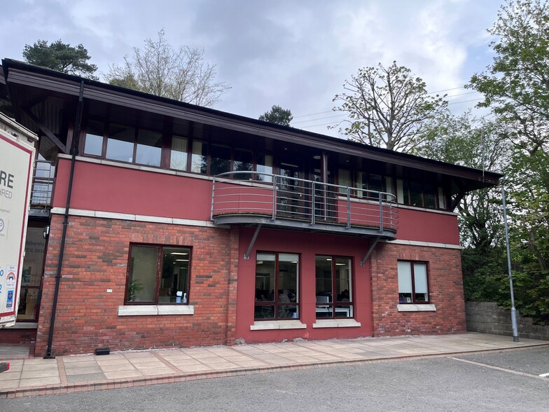 42 Newforge Ln, Belfast à vendre - Photo principale – Image 1 sur 2