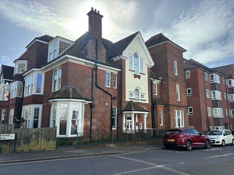 14 Windlesham Av, Brighton à louer - Photo de l’immeuble – Image 1 sur 13