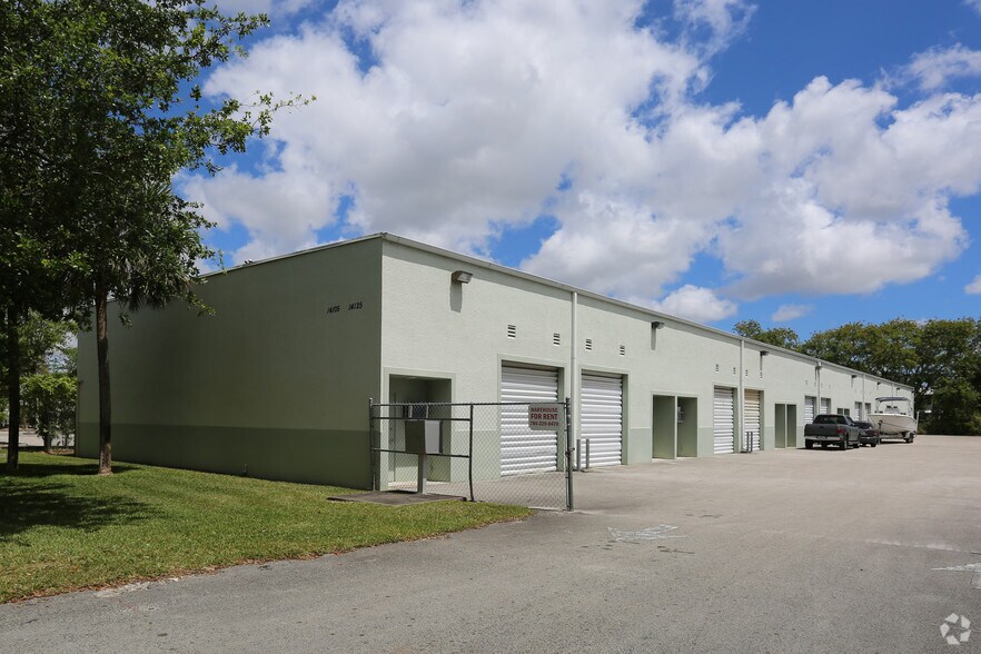 14105-14125 SW 139th Ct, Miami, FL à louer - Photo de l’immeuble – Image 3 sur 7