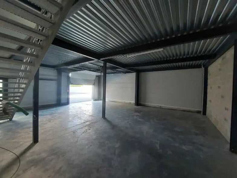 Industriel/Logistique dans Vedène à vendre - Photo intérieure – Image 2 sur 6