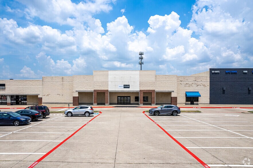 2420 S Stemmons Fwy, Lewisville, TX à louer - Photo de l’immeuble – Image 3 sur 28