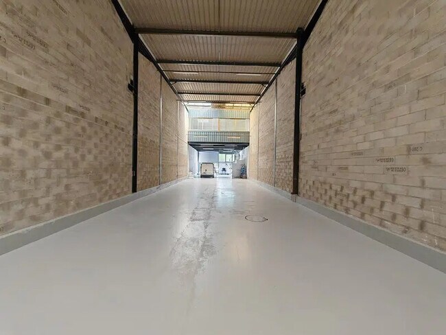 Plus de détails pour 8 Allée Du Closeau, Noisy-le-Grand - Industriel/Logistique à louer