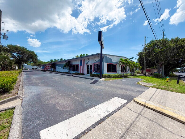 3900 78th Ave, Pinellas Park, FL à louer - Photo de l’immeuble – Image 2 sur 5