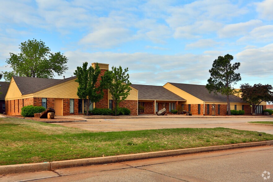 1624 Greenbriar Pl, Oklahoma City, OK à louer - Photo de l’immeuble – Image 2 sur 3