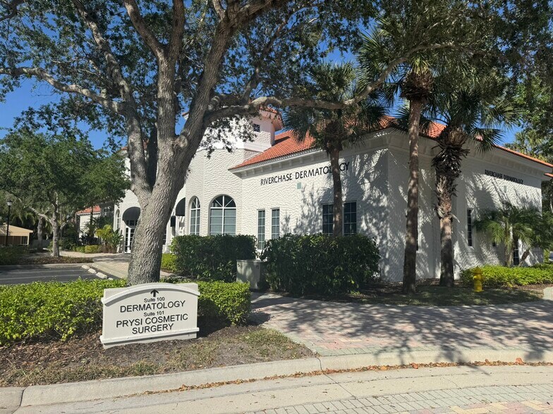 9125 Corsea del Fontana Way, Naples, FL à vendre - Photo de l’immeuble – Image 2 sur 2