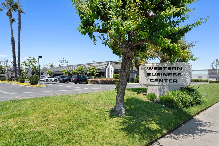 20655 S Western Ave, Torrance, CA à louer - Photo de l’immeuble – Image 3 sur 12