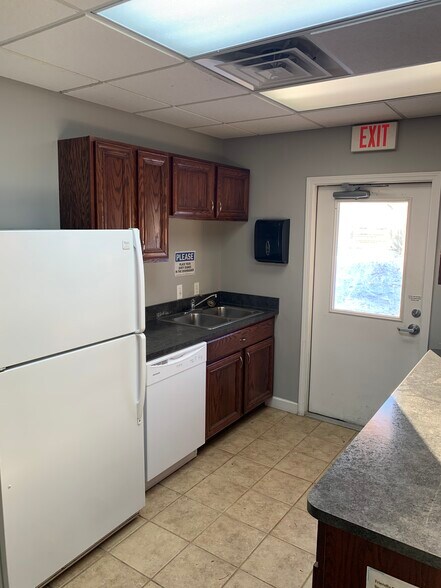 35427 Dodge Park Rd, Sterling Heights, MI à louer - Photo intérieure – Image 3 sur 9
