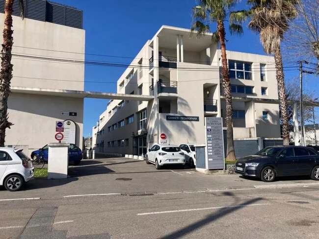 Plus de détails pour 12 Avenue Des Arlucs, Cannes - Bureau à vendre